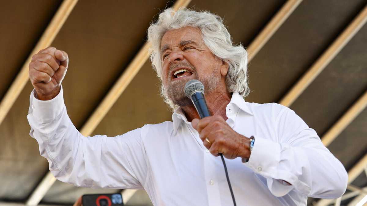 Immagine di Brindo al M5s, che in 15 anni non è riuscito a partorire una faccia che non sia un costante invito agli schiaffi