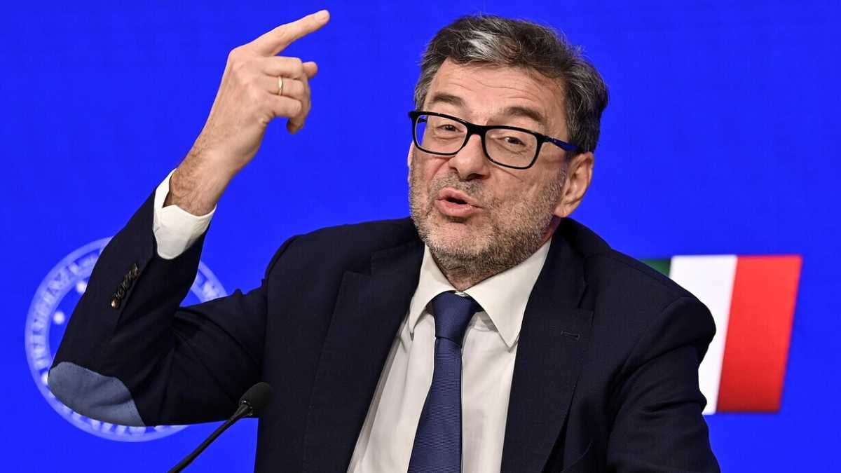Immagine di Giorgetti in Tibet. Si inventa la tassa che non è tassa.  Sacrifici, proteste dei medici.  FI: “E sull’Irpef...”