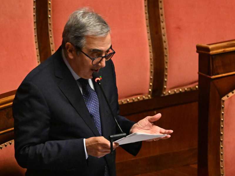 Gasparri: "Extraprofitti? Nella manovra nessuna tassa sulle banche. Dalla Lega ho sentito fesserie"
