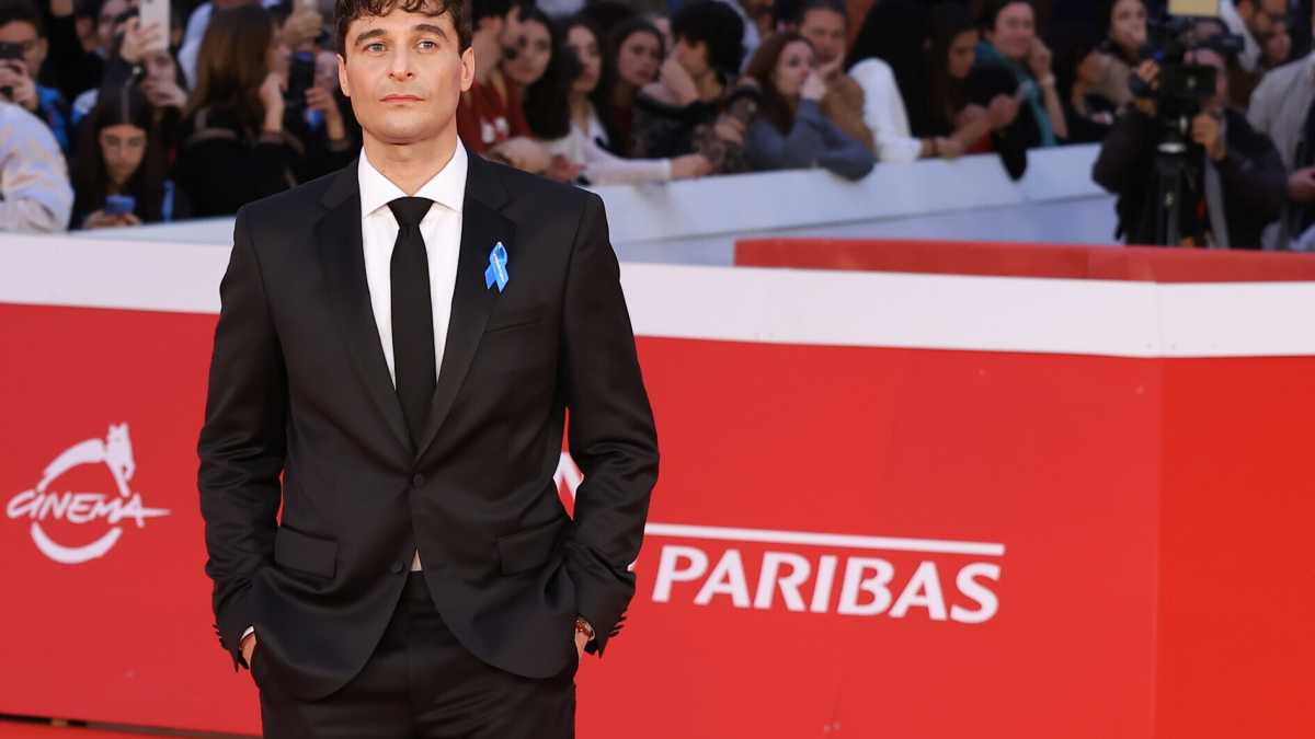 Immagine di Lo scivolone di Lino Guanciale alla Festa del cinema di Roma, vanità e ignoranza abissali