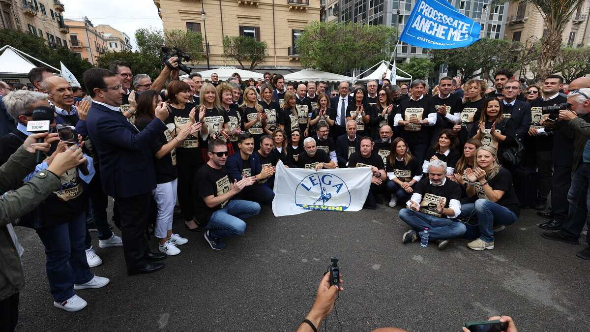Immagine di La "pupiata" di Salvini. Sogna la condanna, fa sfilare i ministri a Palermo e attacca le toghe