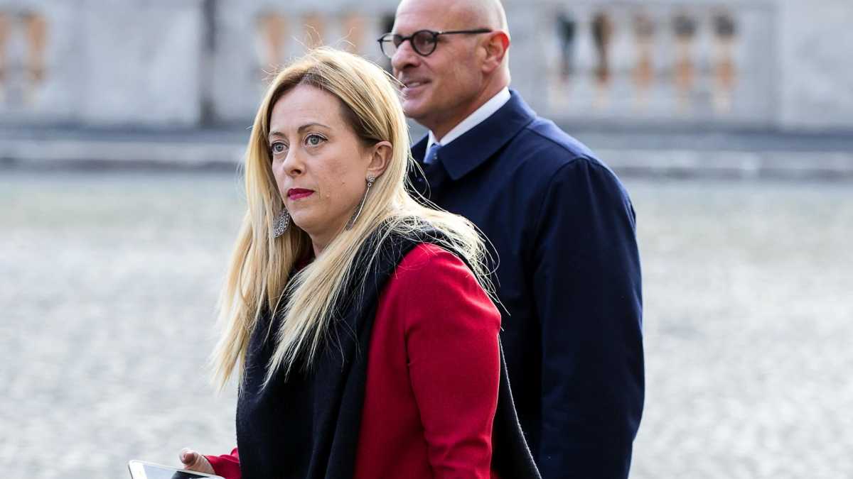 Immagine di Rampelli e la pace con le sorelle Meloni: così il vecchio zio di FdI non borbotta più