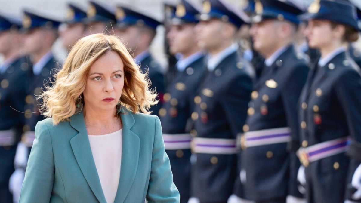 Immagine di Migranti, la reazione di Meloni: Cdm in 40 minuti per il decreto sui "paesi sicuri". Giallo sulla manovra