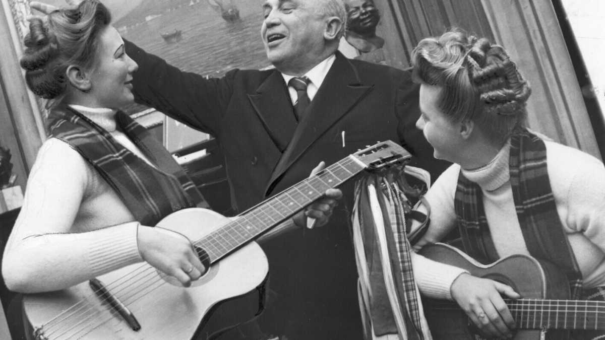 Immagine di Tammurriata nera: storia di una canzone e dei figli della guerra