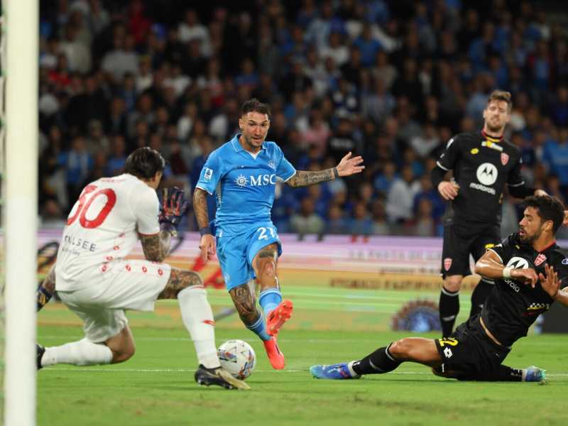 Il gol di Matteo Politano in Napoli-Monza 2-0 (foto LaPresse)<br />&nbsp;<br />