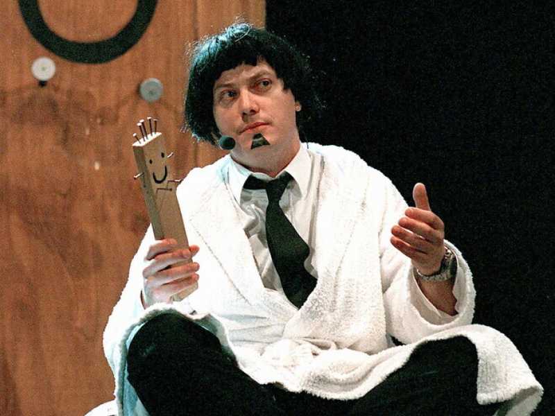 Corrado Guzzanti era impareggiabile nelle imitazioni, che per&ograve; oggi non fanno pi&ugrave; ridere: la realt&agrave; sembra gi&agrave; una parodia (foto Olycom)&nbsp;<br />