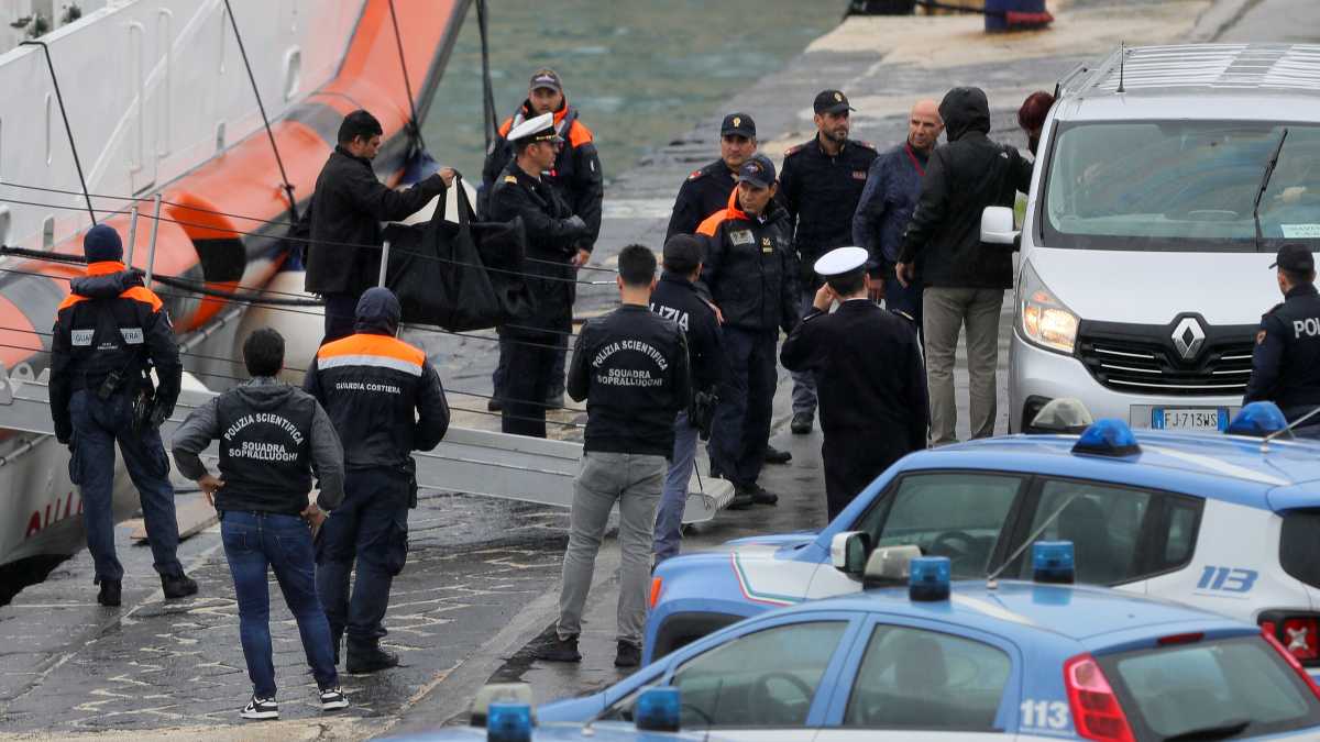 Immagine di Il patto Italia-Albania sui migranti non piace al 48 per cento degli italiani. Favorevole il 39