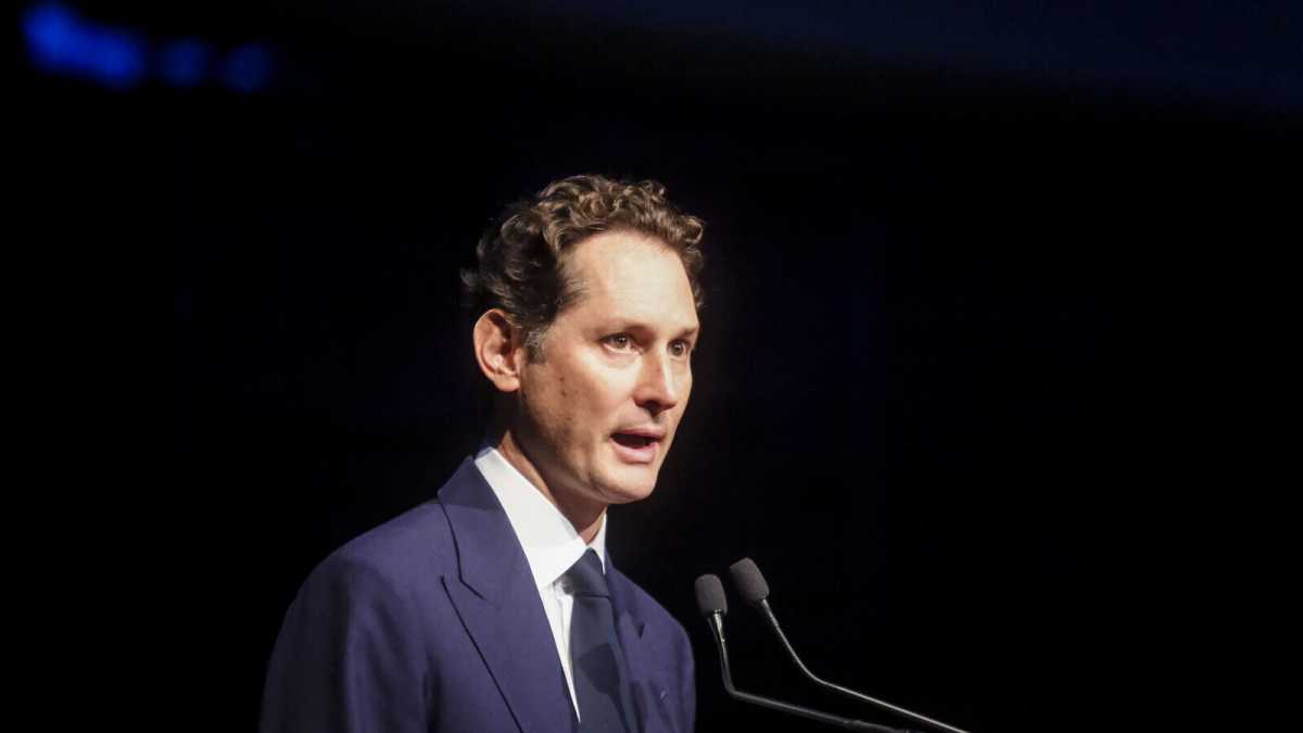 Immagine di Il duello Meloni-Elkann, "processo" a Stellantis e negoziati di pace. Passa da qui editoria e industria
