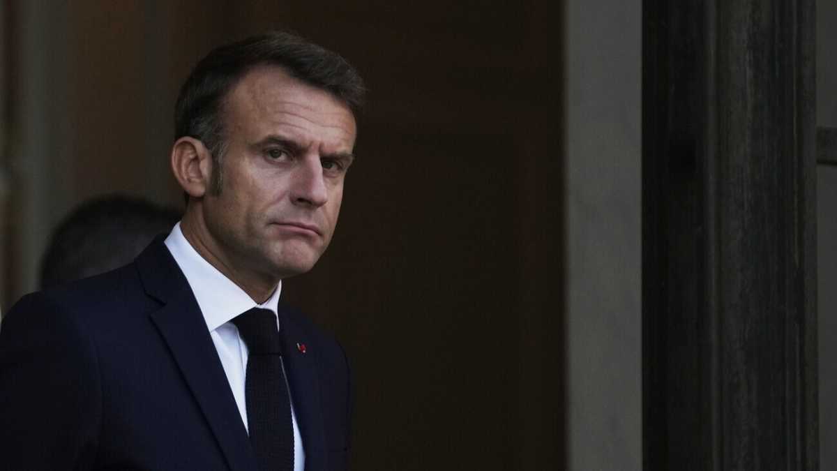 Immagine di “Domani ci divertiremo”. Il libro-show della dissoluzione estiva di Macron