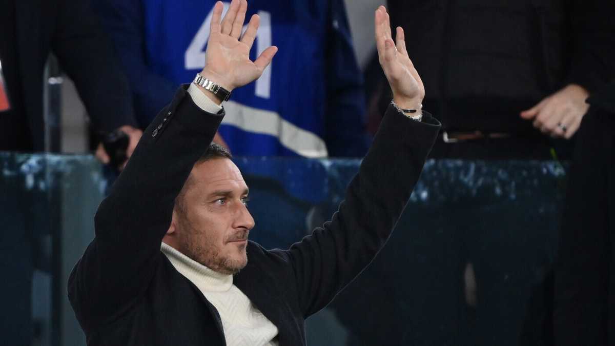 Immagine di Totti dice “sono pronto a tornare in campo". La speranza che sia una barzelletta