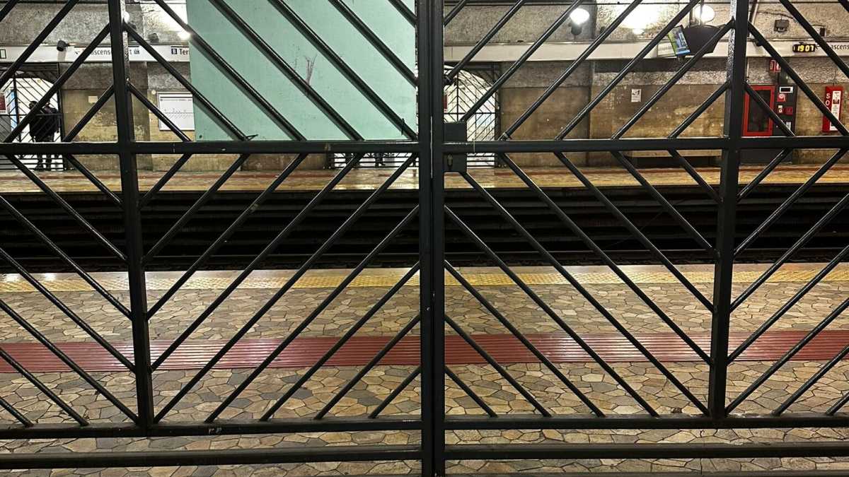 Immagine di Piove e la metro B rimane senza elettricità. Migliaia in strada