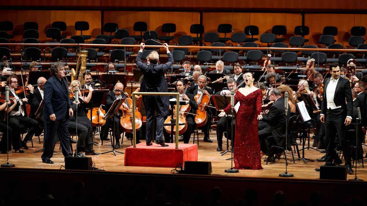 Immagine di Harding inaugura la stagione con “Tosca”. Una sfida vinta nonostante i rischi