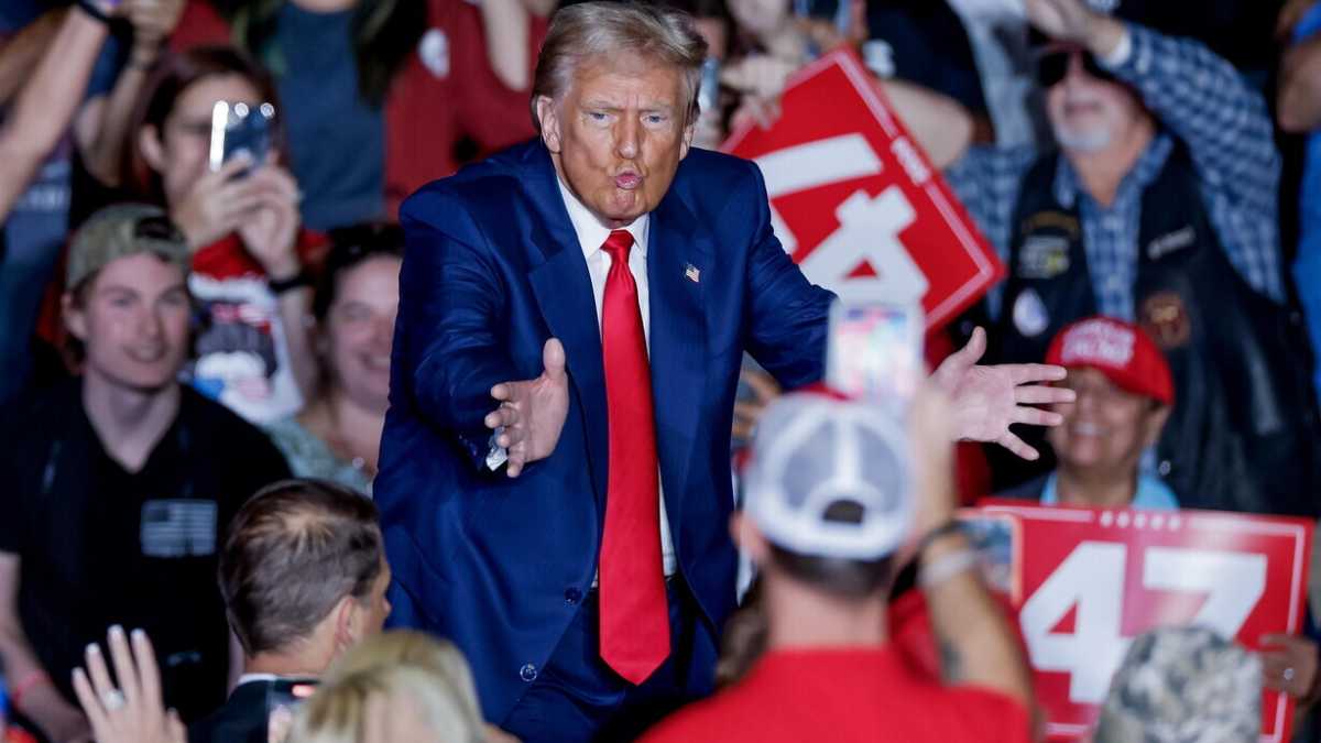 Immagine di Trump e le lodi alla Germania nazista