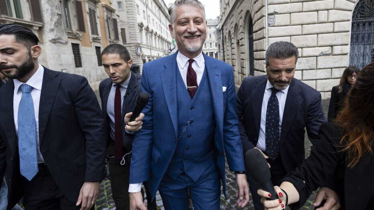 Immagine di Le allusioni sessuali su Spano-Giuli viste da Vittorio Feltri: “E quello becero sarei io?”