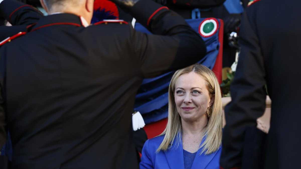 Immagine di Meloni e carabinieri, la nomina del nuovo capo spacca il governo. Crosetto non cede su Luongo