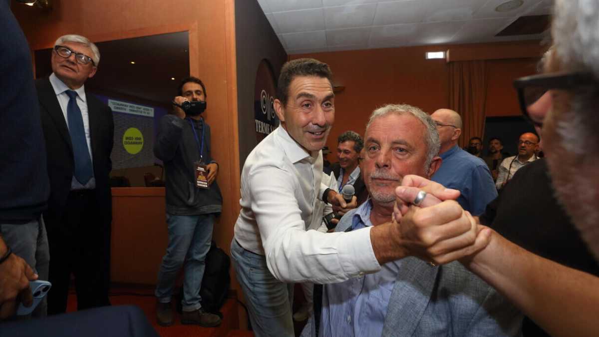 Immagine di Lancia il fascio e nasconde la mano. E Vannacci si presenta simpatico birbantello