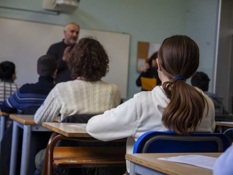 Oltre 7.000 posti tagliati a scuola: meno figli, meno prof. Chiaro no?