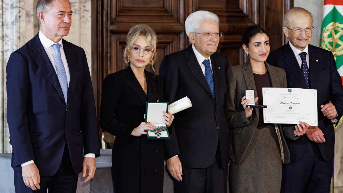 Immagine di Mattarella riceve i nuovi Cavalieri del lavoro. Marina Berlusconi: “Lo dedico a mio padre”