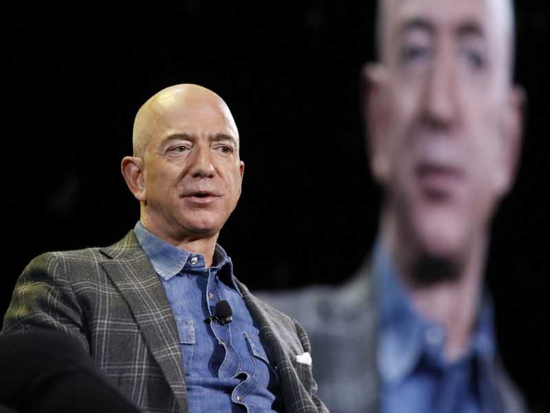 Con la sua spiegazione, Bezos "peggiora le cose". Conversazione con Alastair Campbell