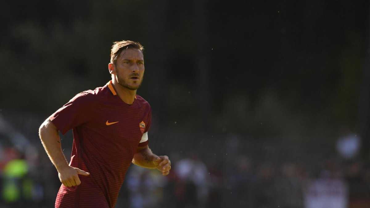 Immagine di “Mi auguro Totti non ritorni a giocare, sarebbe triste”. Parla lo scrittore Bonvissuto