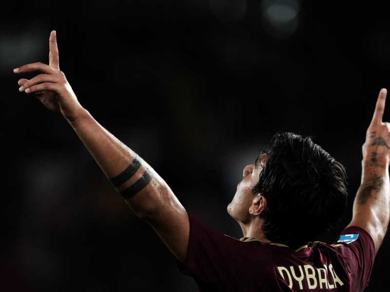 L'esultanza di Paulo Dybala dopo il gol che ha permesso alla Roma di battere il Torino (foto LaPresse)