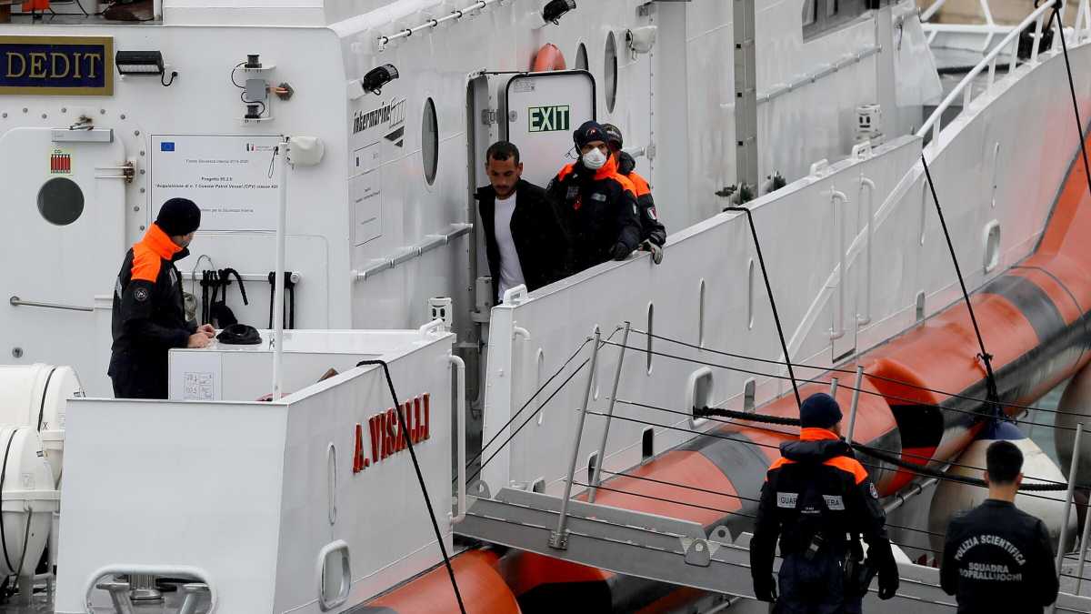 Immagine di Gestire l’immigrazione è compito del Parlamento, non dei tribunali