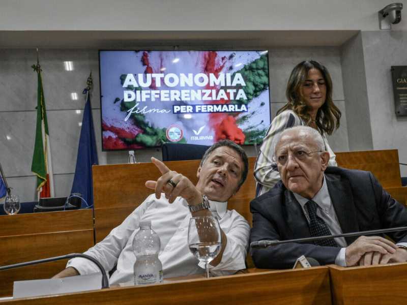 L'incanto con Schlein è finito. I calcoli di Renzi che punta su De Luca per federare i moderati