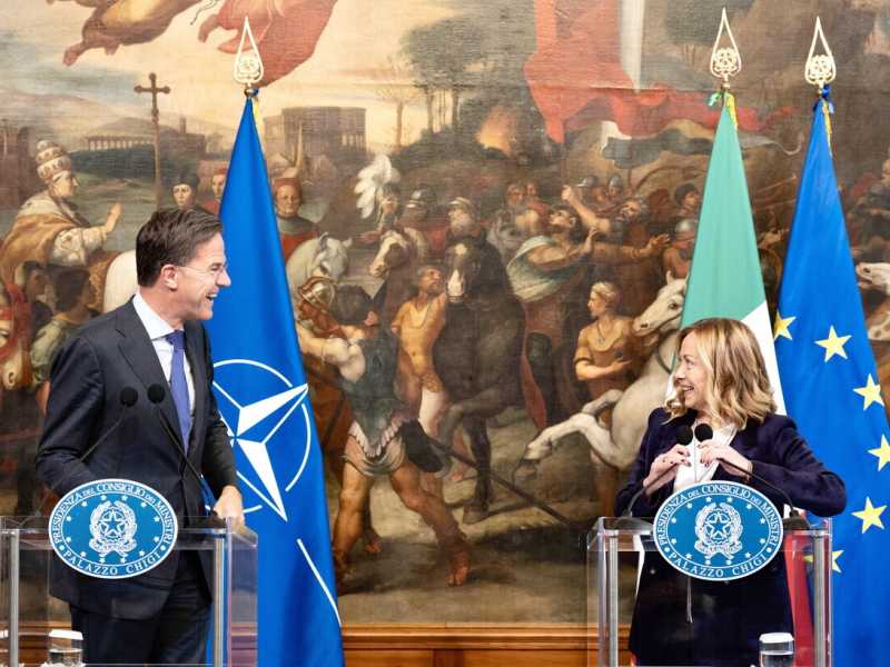 Meloni puntella la Nato e l'Ucraina (da Trump). Il miraggio del 2% per le spese militari