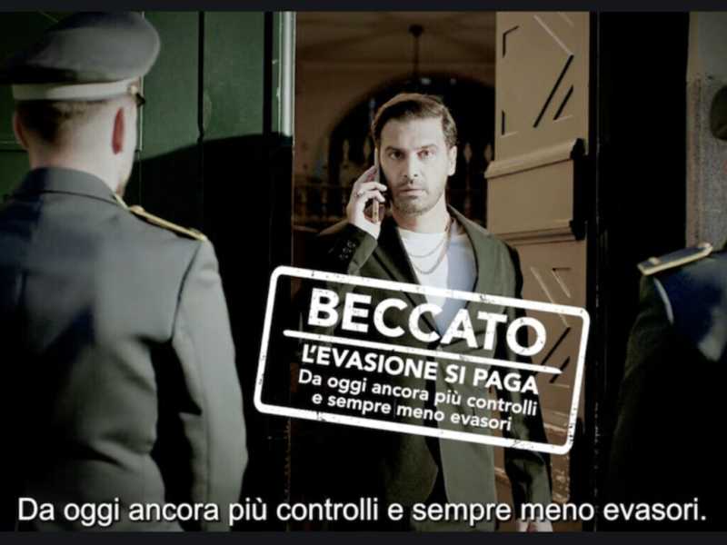 Un fotogramma dello spot contro l'evasione diffuso dal governo