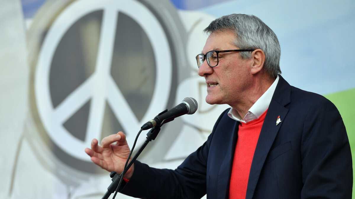Immagine di Incitando alla “rivolta sociale”, Landini avvicina la Cgil ai Cobas