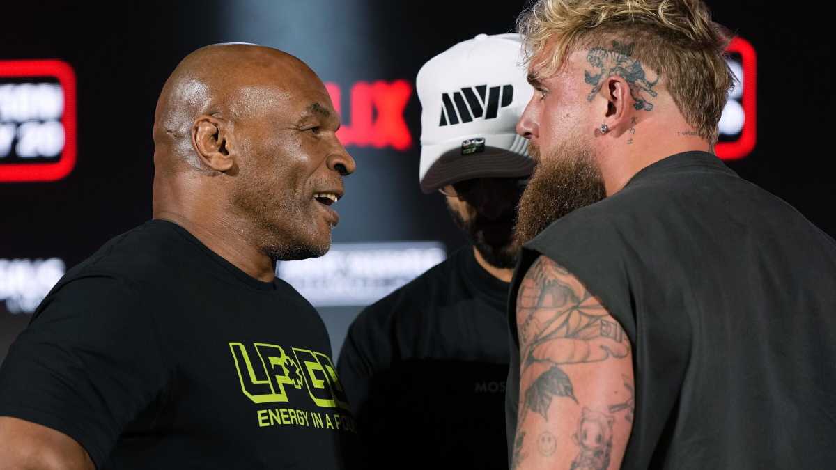 Immagine di Tyson sul ring contro uno youtuber. L'ultima follia di Iron Mike