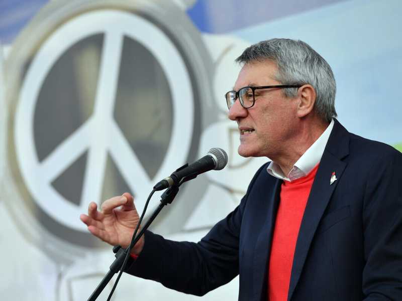 Incitando alla “rivolta sociale”, Landini avvicina la Cgil  ai Cobas