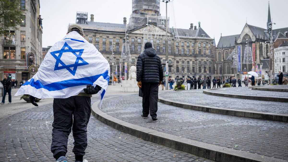Immagine di Lo storico dell’antisemitismo Luzzatto Voghera: “I fatti di Amsterdam ci sono anche da noi. La sinistra minimizza per ideologia”