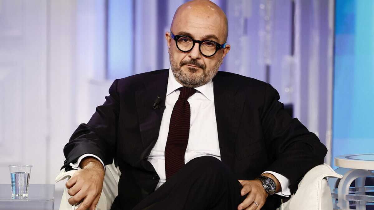 Immagine di Gennaro Sangiuliano ritorna e scrive una biografia di Erdogan