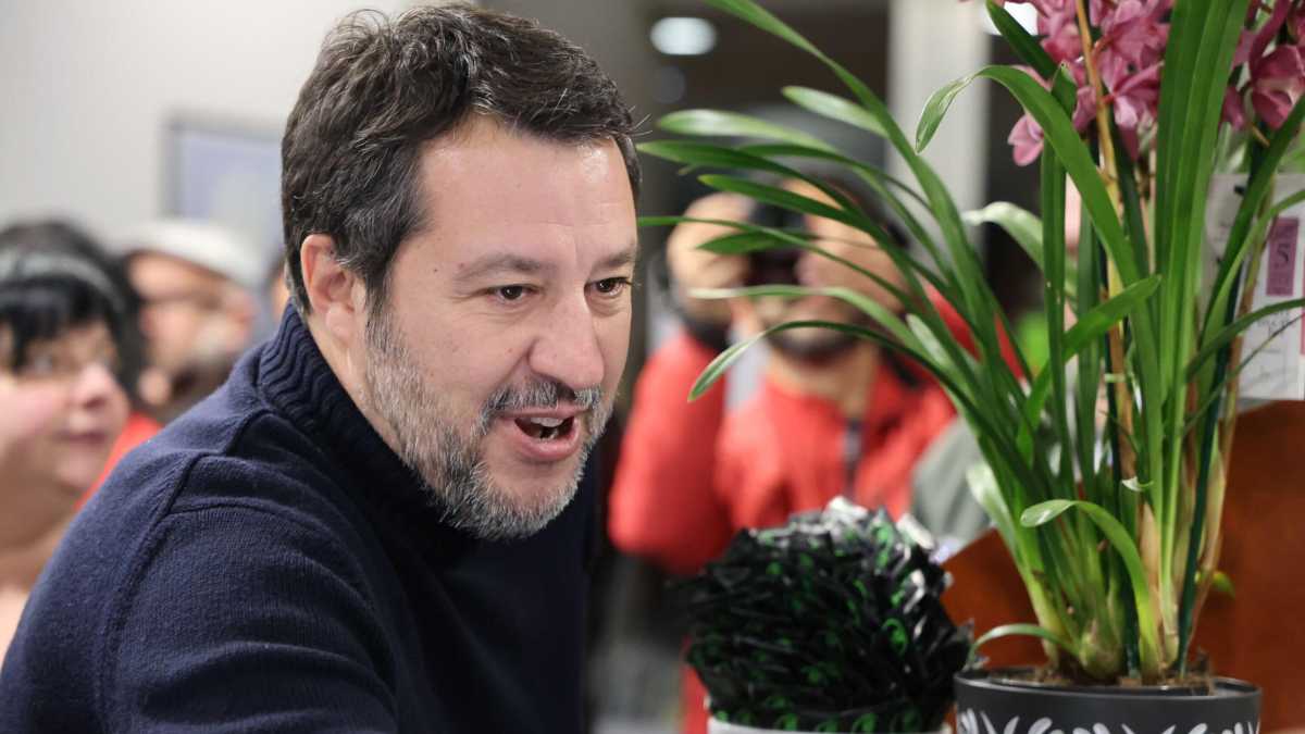 Immagine di Ora sono "covi di zecche". Ma Salvini da giovane difendeva i centri sociali: "Mi ritrovo in quelle idee"