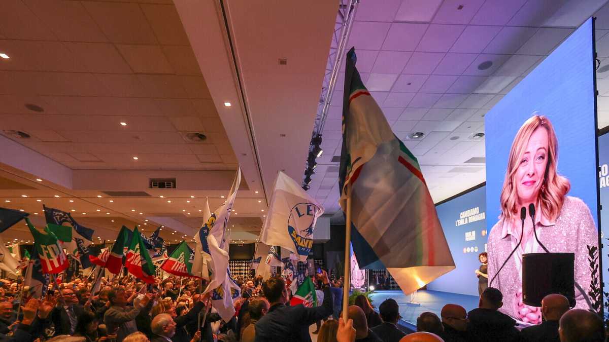 Immagine di Meloni non si presenta nella terra della vittoria facile del Pd, ma polemizza con Lepore