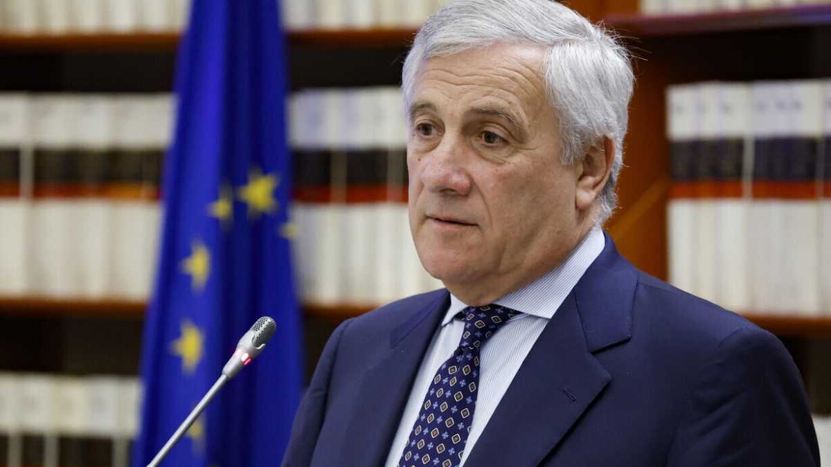 Immagine di Minacce a Tajani dai pro Pal: "Da domani attacchi armati". Piantedosi: "Inaccettabile. Serve risposta decisa"