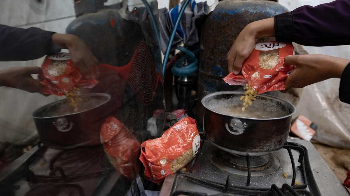 Immagine di Quando cucinare inquina: il progetto di Eni per combattere l’inquinamento domestico in Africa