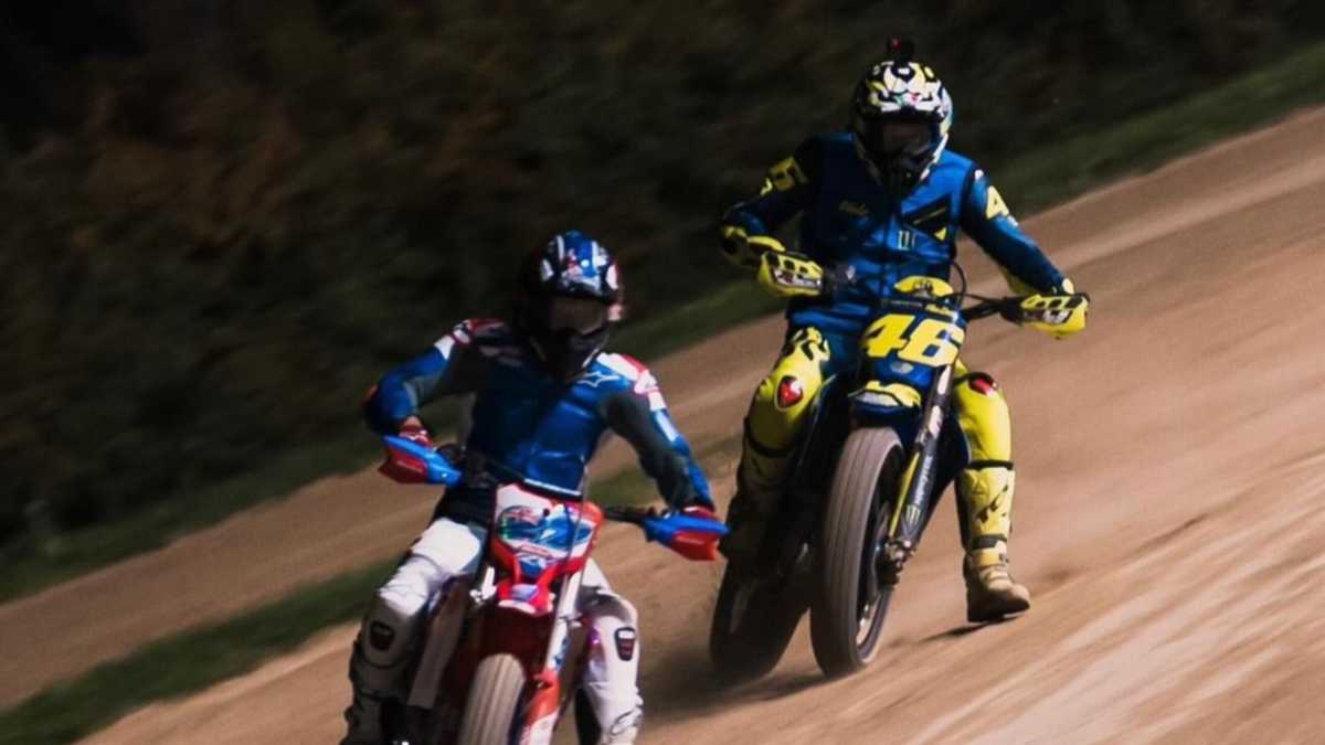 Immagine di Al Ranch Valentino Rossi si riappacifica con il suo passato in pista