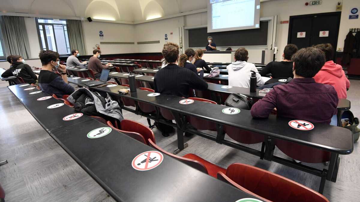 Immagine di Delrio contro il Pd all’assalto delle paritarie: “Sono scuole pubbliche”