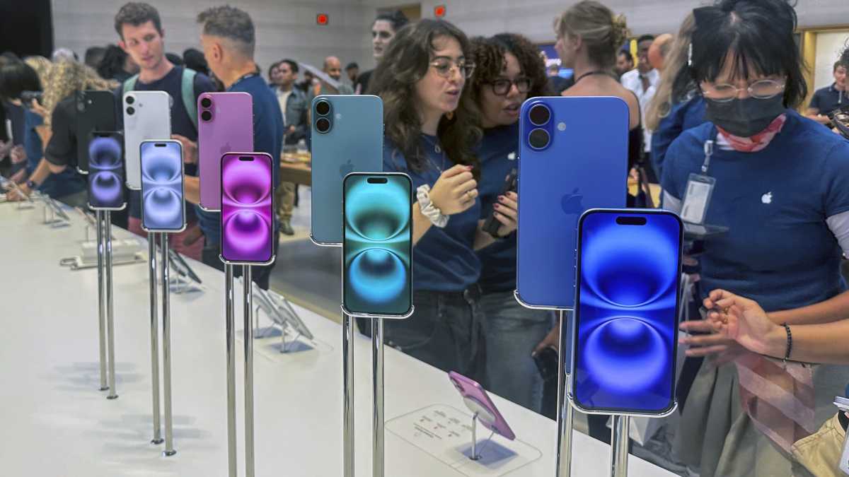Immagine di Pubblicizzare un chatbot è un grosso problema per Apple e Google