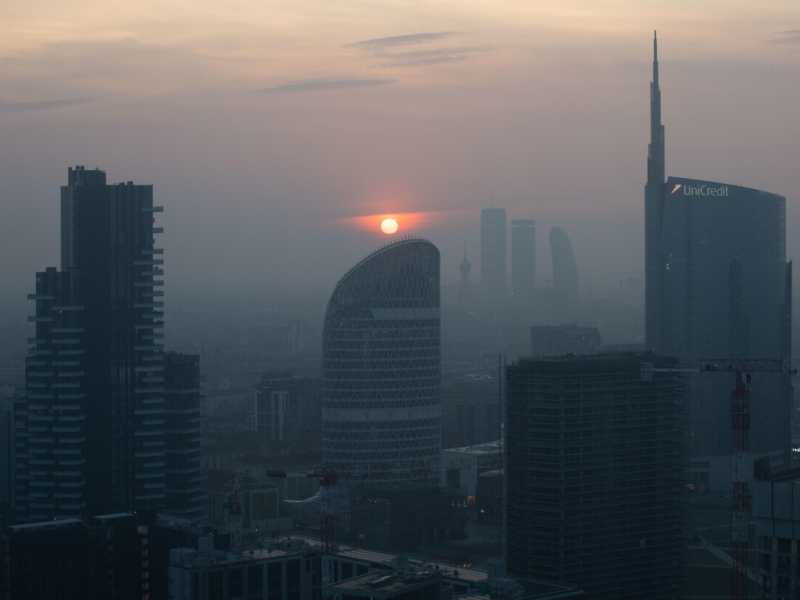 Lo skyline di Milano visto dalla terrazza panoramica del grattacielo Pirelli (Ansa/Andrea Fasani) <br />