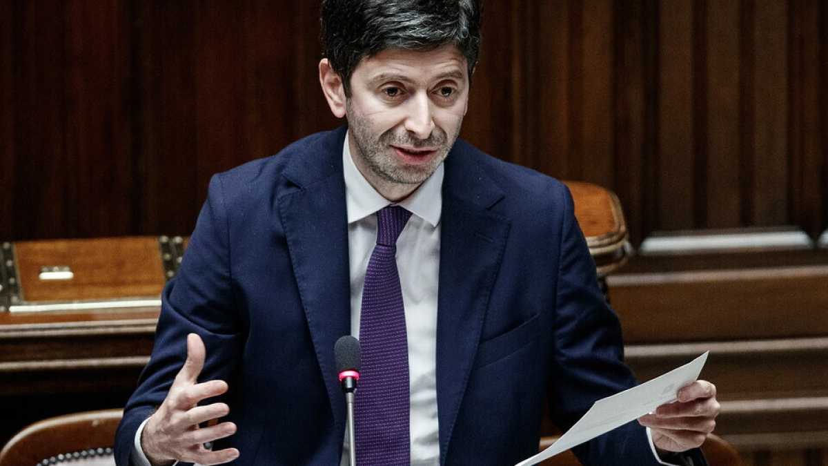 Immagine di Fare conti fantasiosi sulla Sanità. Botta e risposta con Speranza