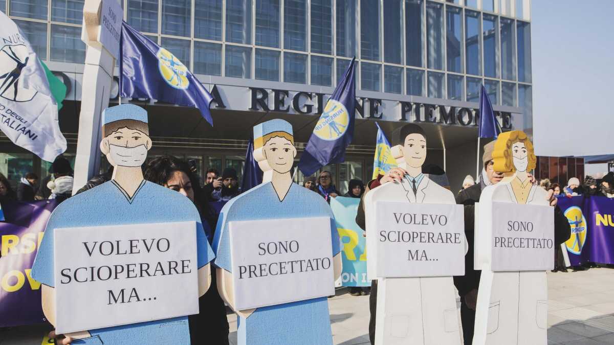 Immagine di Un mese di manifestazioni: oggi la sanità, nel weekend i treni e poi lo sciopero generale