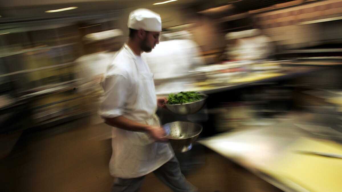 Immagine di A qualcuno piacciono gli ebrei nei lager, a me i cuochi in cucina. Silenti