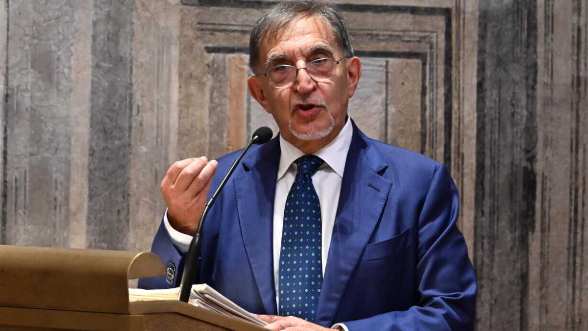 Immagine di La Russa: "Togliere la Fiamma dal simbolo FdI? Anche il mondo finirà prima o poi...". Rampelli: "Non si tocca"