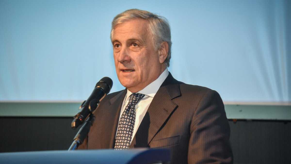 Immagine di Tajani dice a Hezbollah di imparare a usare meglio le armi, geniale