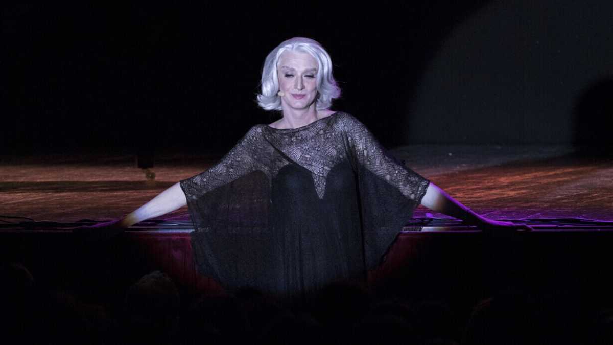 Immagine di Nella città-cantiere: a teatro con Drusilla Foer, al cinema con Salvatores