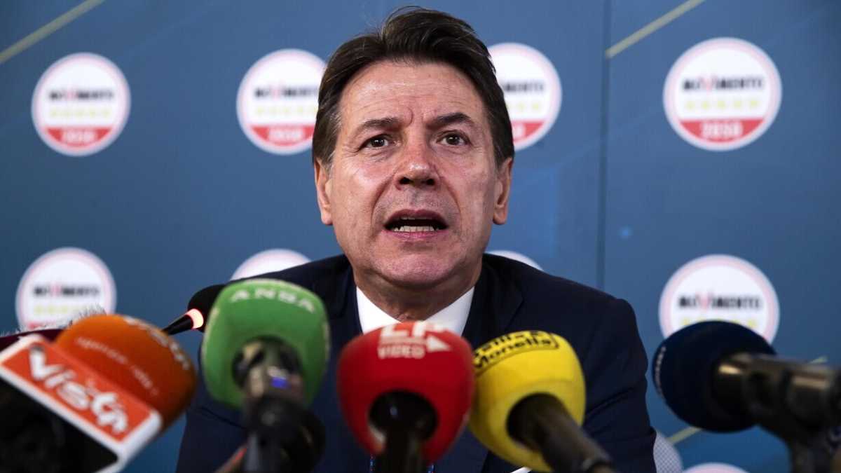 Immagine di L’all in di Conte: per far fuori Grillo dimezza gli iscritti, per rispondere ad Appendino invita Wagenknecht