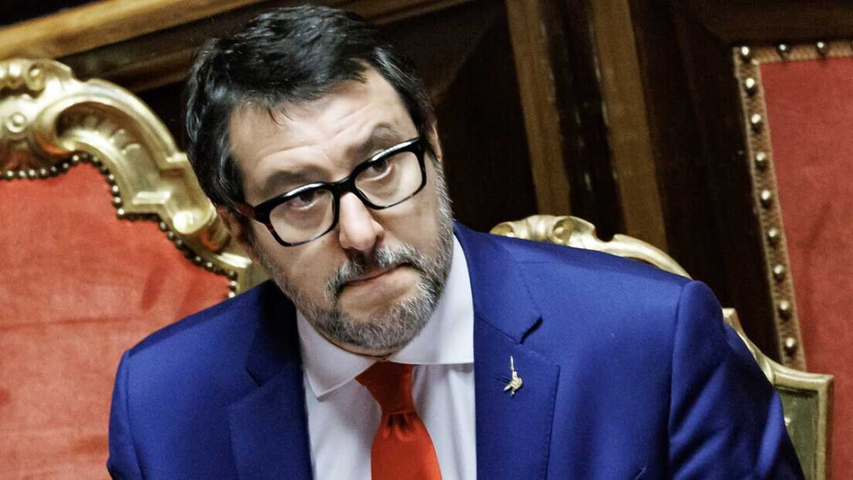 Immagine di Salvini lascia che un leccese decida il congresso della Lombardia e Vannacci sfratta leghisti in Toscana
